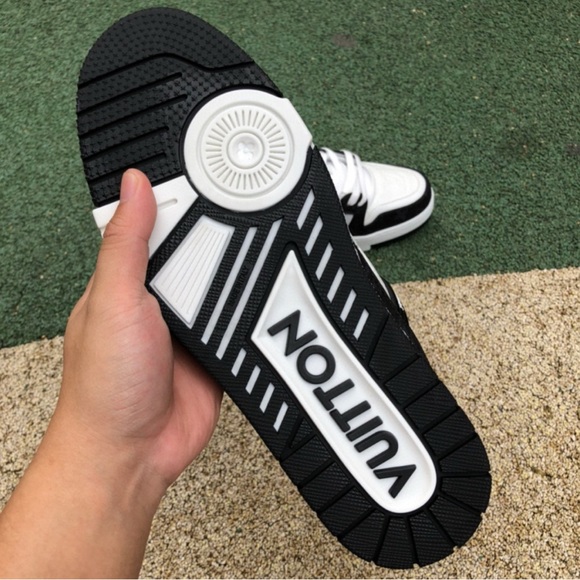 Louise Vuitton Trainer - Picture 3 of 6